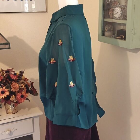 NWT Evergreen Embroidered Blouse With Bees - Picture 5 of 10